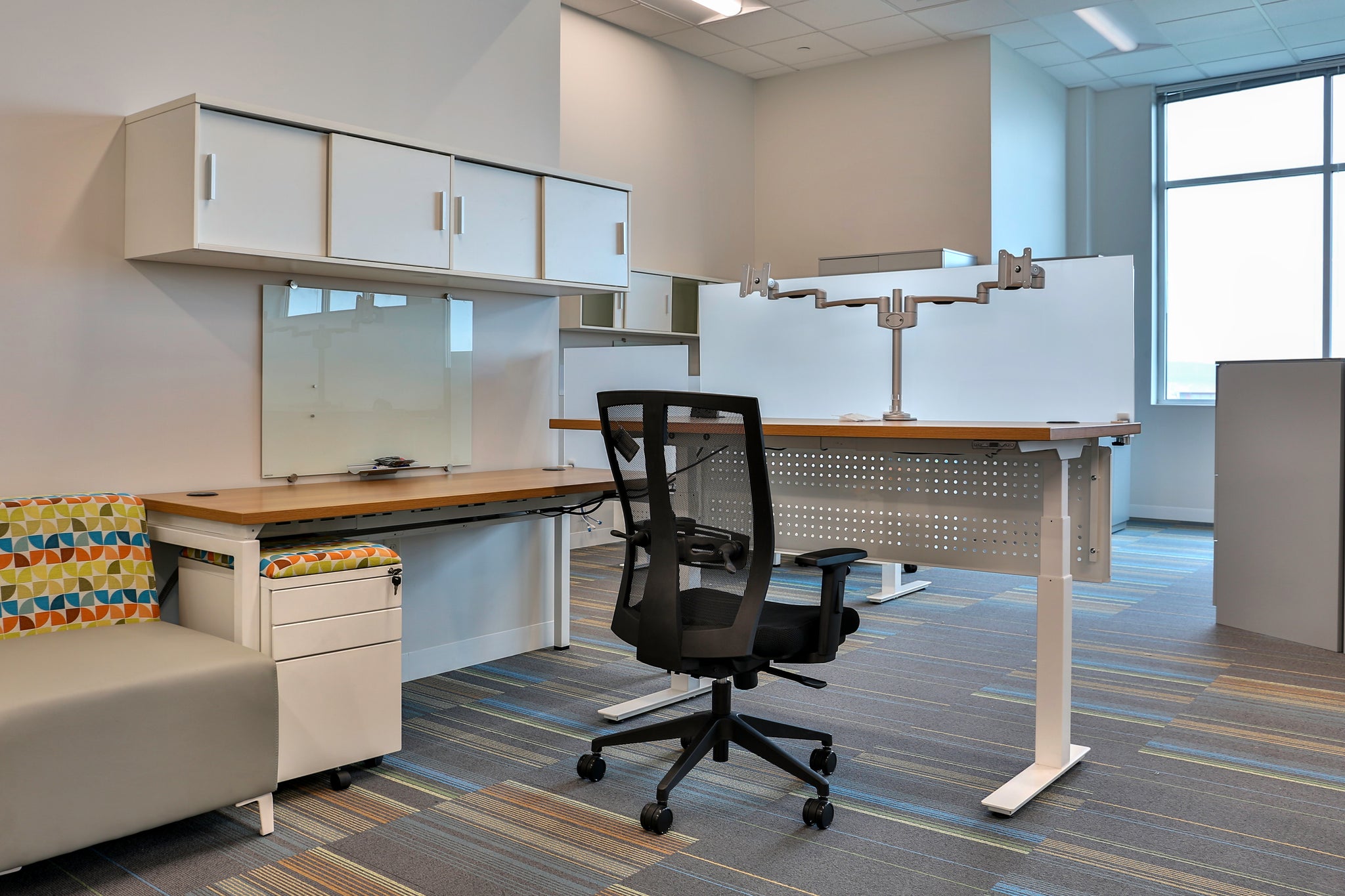 Think Desk Office Standing Desk Design