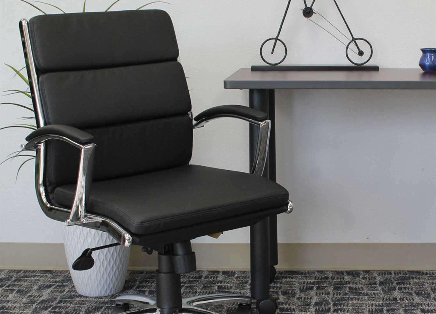 Official Lincoln Mid-back Chair