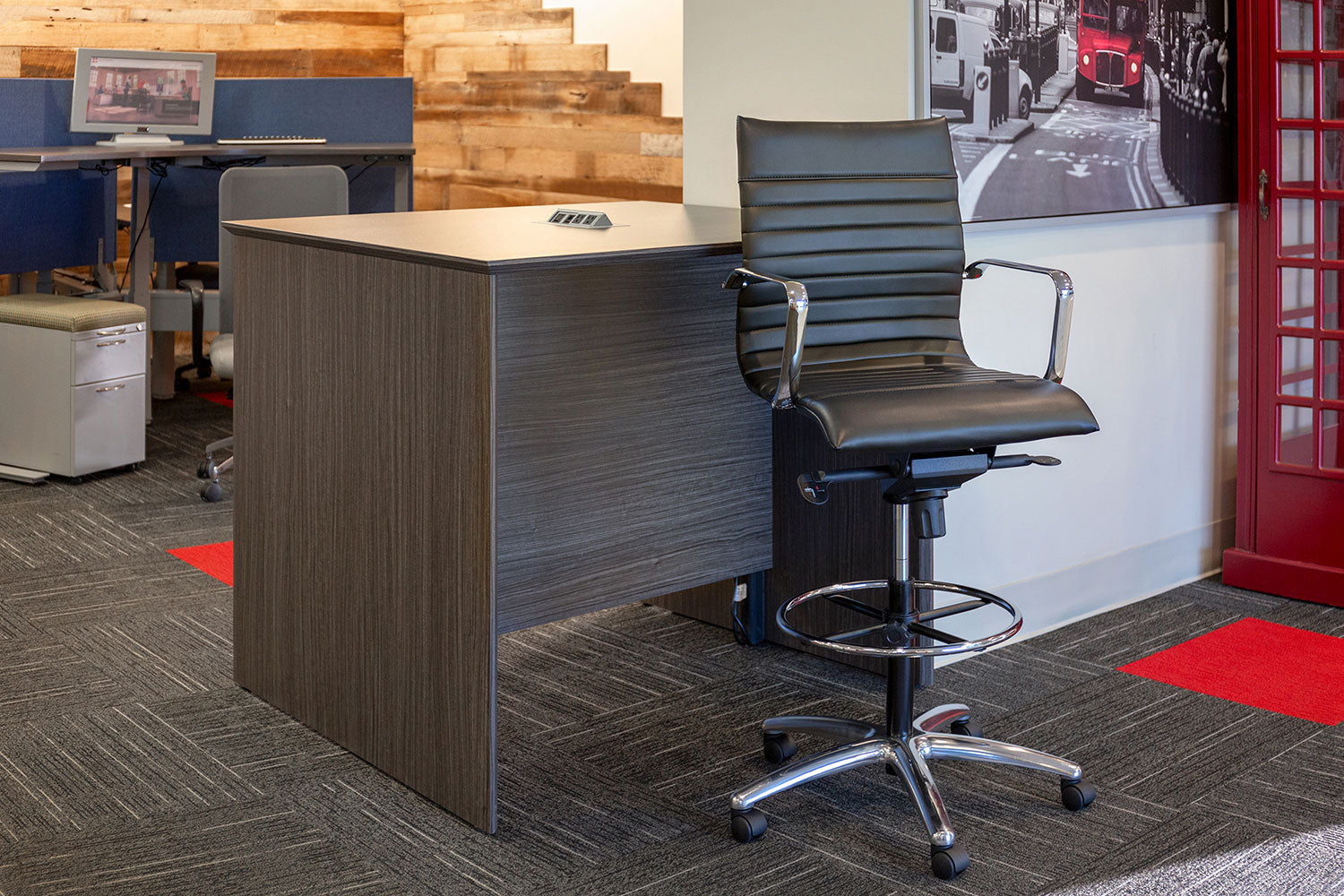 Wayfinder Mid-Back Stool
